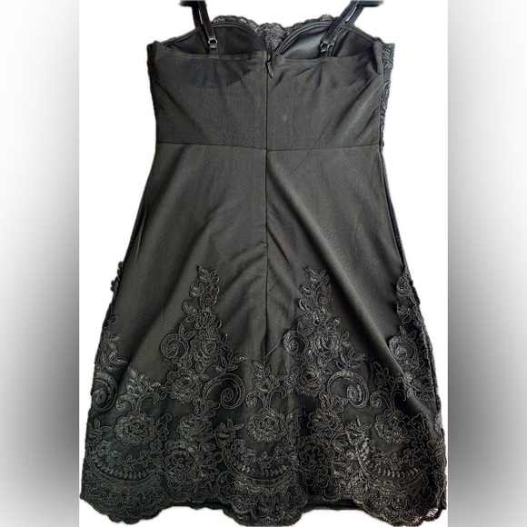 EMPRADA BLACK LACE MIDI DRESS - LIMITED (SIZE SMALL) - Picture 5 of 6